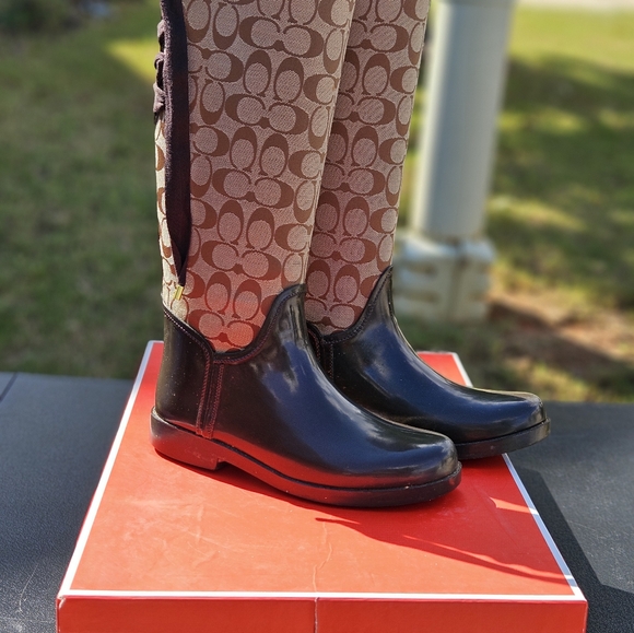 Coach tall boot Size 8. Khaki/Chestnut rubber. - Picture 3 of 6